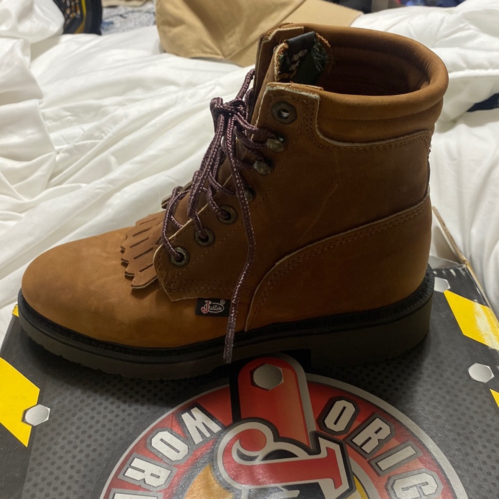 Women’s Justin lace up steel toe work boots